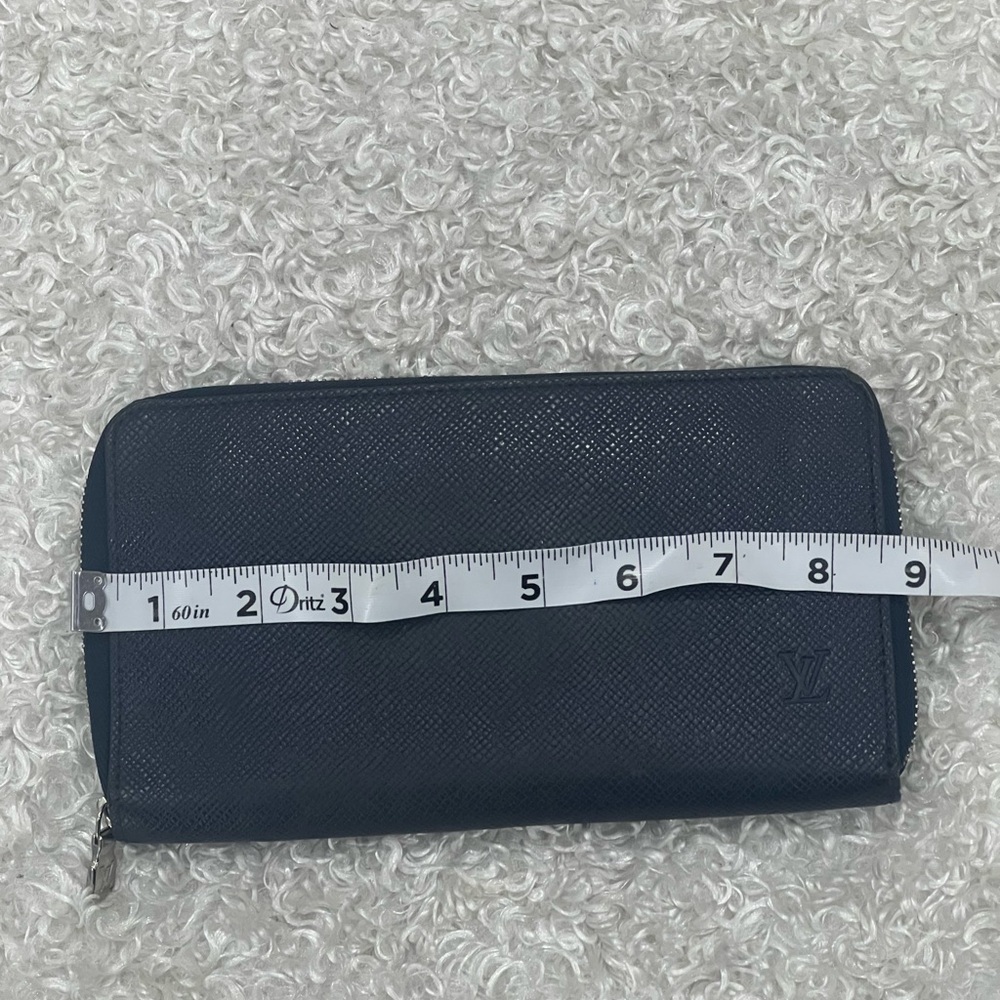 Louis Vuitton Women’s Zip Wallet - Picture 3 of 9